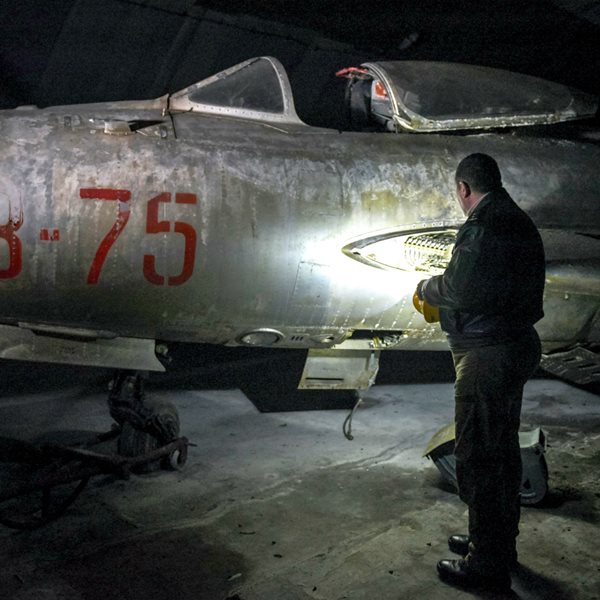 Στο νεκροταφείο των μαχητικών jets της Αλβανίας