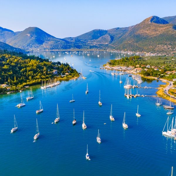 Τα γαλήνια νησιά του Ιονίου που λατρεύουν οι πλουσιότεροι άνθρωποι στον κόσμο