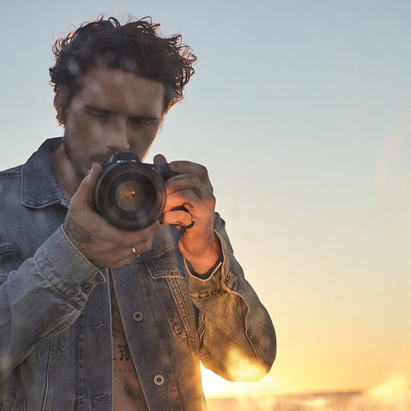 Η Pepe Jeans ενώνει τις δυνάμεις της με τον Brooklyn Beckham