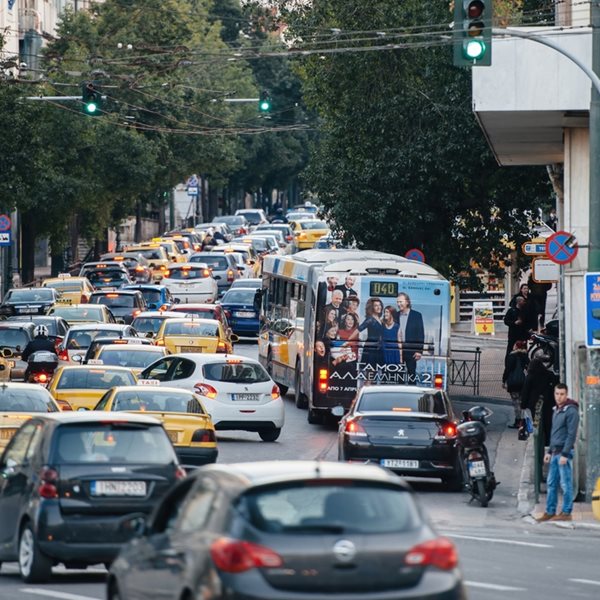 Δεν πρόκειται να αδειάσει η Αθήνα τον Αύγουστο