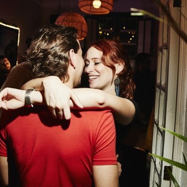 Οι γυναίκες 'μυρίζονται' κυριολεκτικά τους εργένηδες, λέει η επιστήμη