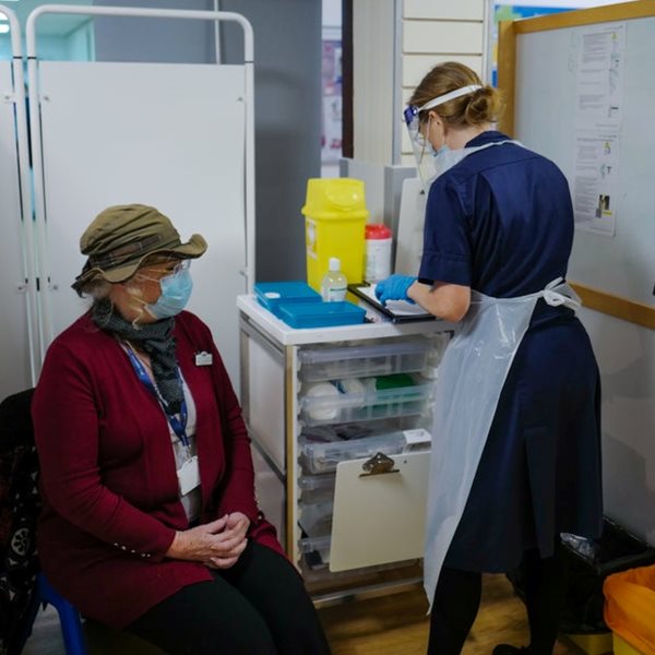 Μέσα σε 6 εβδομάδες θα είναι έτοιμο το εμβόλιο για τη μετάλλαξη του κορονοϊου