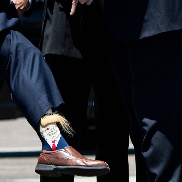 Η κόλαση υπάρχει και είναι αυτές οι κάλτσες με το μαλλί του Donald Trump