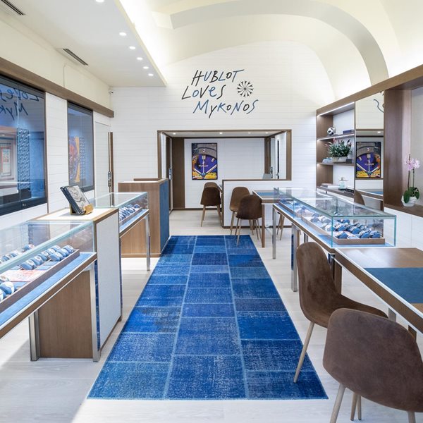 H Hublot πάει Μύκονο