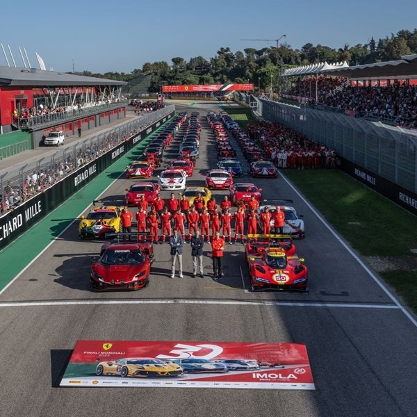 Τα πρώτα χιλιόμετρα της Ferrari 499P στην Ίμολα