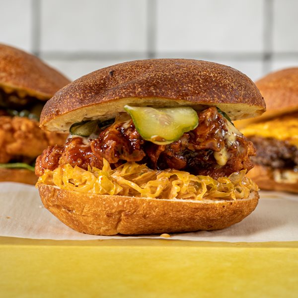 Στο Κολωνάκι για ένα από τα καλύτερα burgers της Αθήνας