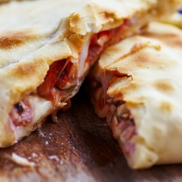 Πώς θα φτιάξεις το τέλειο ναπολιτάνικο καλτσόνε