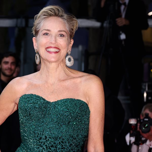 Η Sharon Stone (δε θέλει να) είναι τέλεια