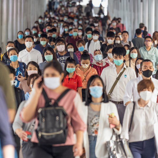 Μάσκα, το σήμα κατατεθέν των επιδημιών από τον Μεσαίωνα μέχρι σήμερα