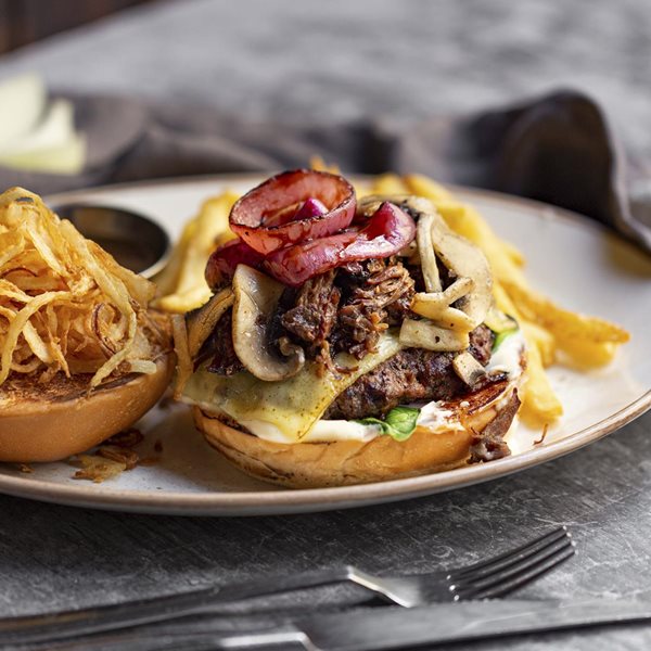 Στα TGI Fridays™ για νέα Burgers και Margarita MAYnia