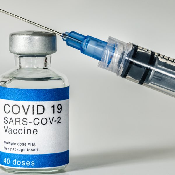 Η δεύτερη δόση του εμβολίου ίσως έχει παρενέργειες