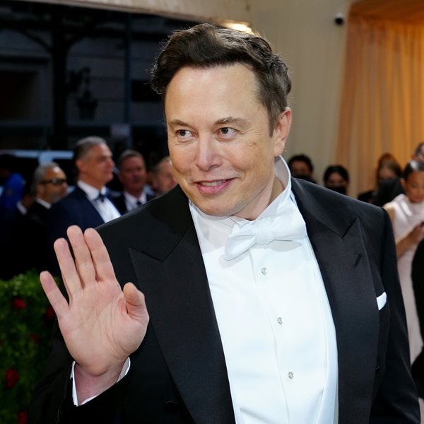Γιατί ο Elon Musk πούλησε μετοχές Tesla αξίας 7 δισ. δολαρίων;