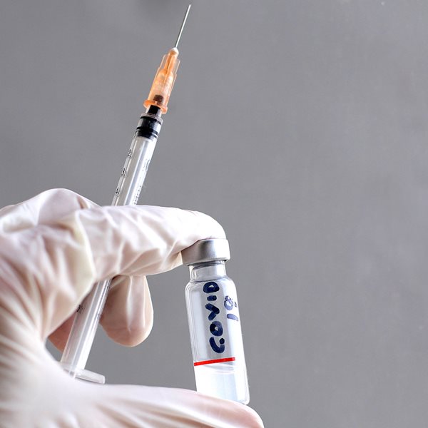 Το εμβόλιο των Pfizer Inc/BioNTech αγγίζει σε αποτελεσματικότητα το 95%