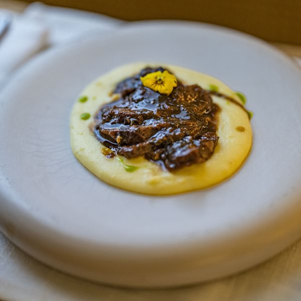 Mουσακάς καραβίδας και σοφρίτο για Όσκαρ στην Αθηναϊκή Ριβιέρα