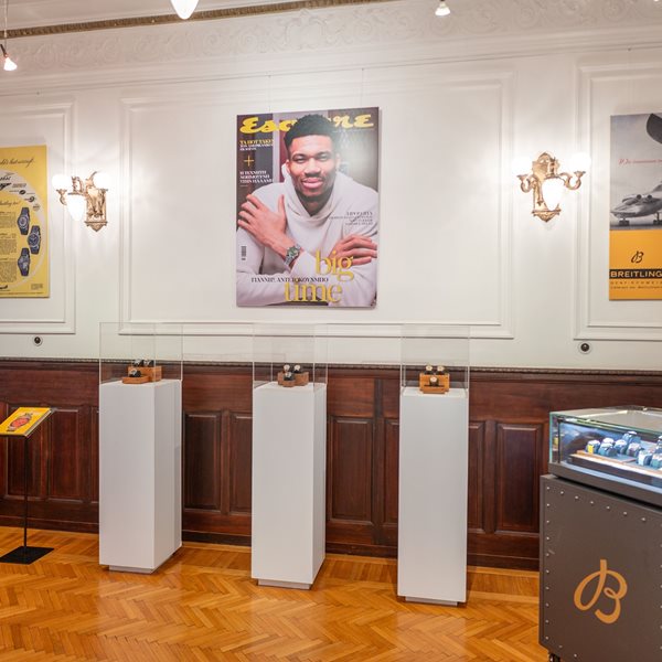Esquire Townhouse Athens: Ταξίδι στον χρόνο με την Breitling