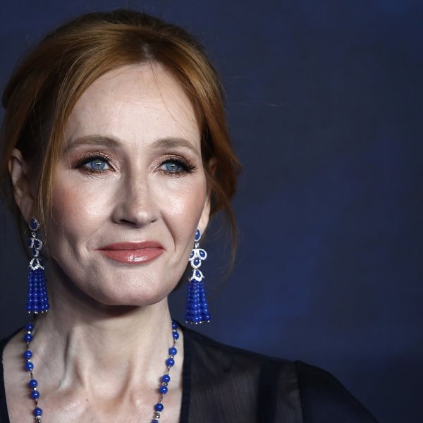 Δύο χρόνια πήρε στην J.K. Rowling να απολογηθεί για τα τρανσφοβικά σχόλια της