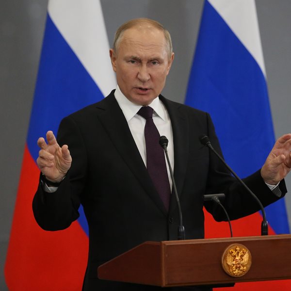 Οι Σοβιετικοί πυροβολούσαν τους στρατιώτες που υποχωρούσαν. Οι Ρώσοι;