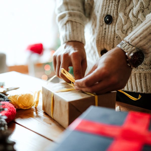 10 ιδέες δώρων για να γλιτώσεις το εορταστικό διπλωματικό επεισόδιο με την πεθερά σου