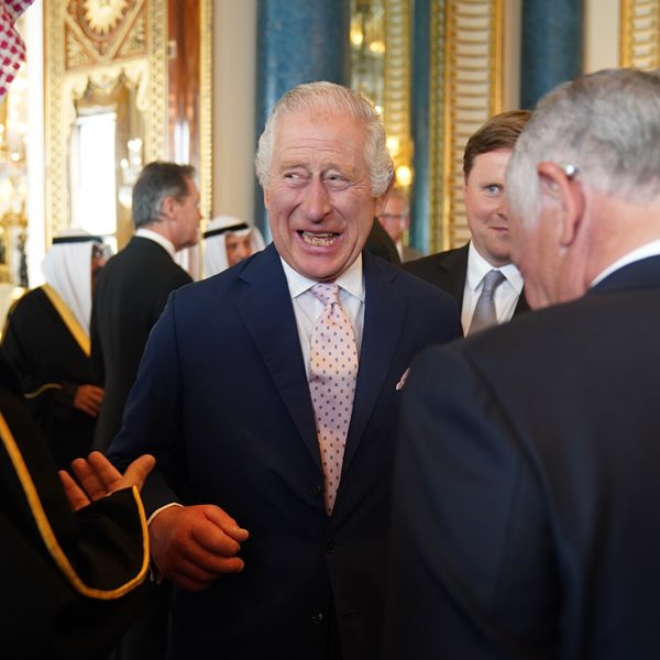 Live η ιστορική στέψη του βασιλιά Καρόλου Γ'