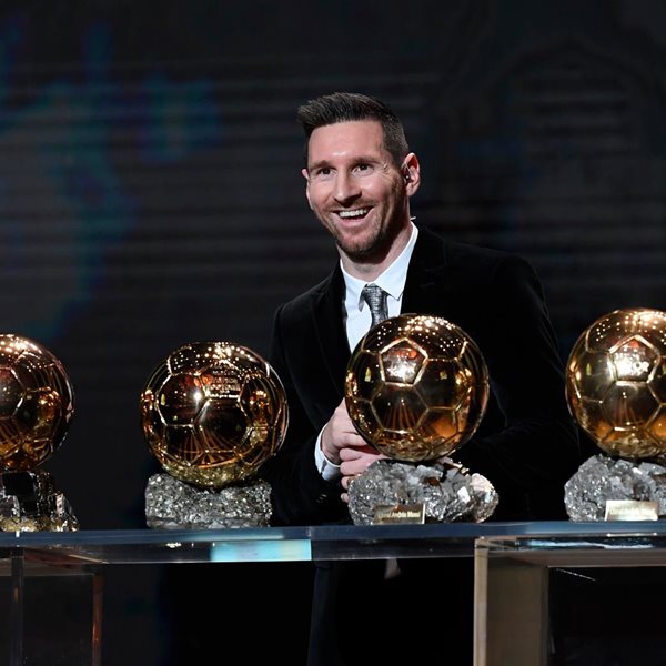 Ο Leo Messi κερδίζει Χρυσή Μπάλα και στο στυλ