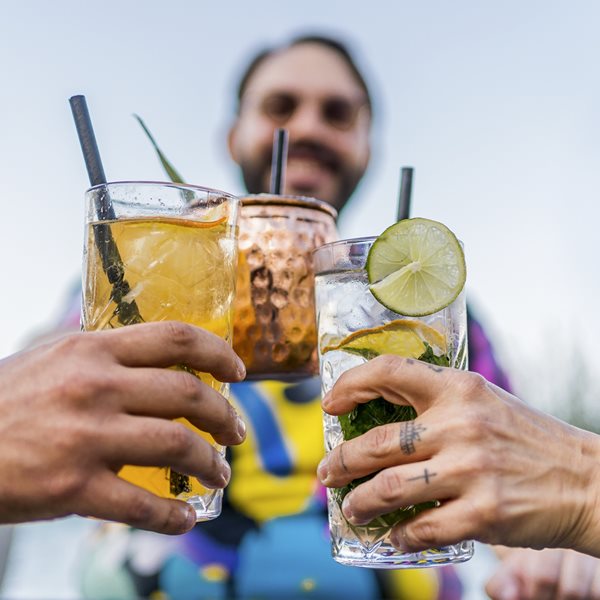 Αλκοόλ και ζέστη δεν πάνε μαζί, λέει η επιστήμη