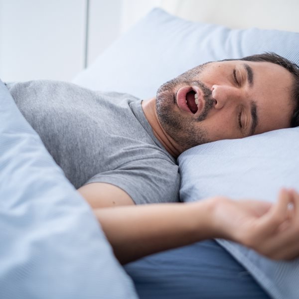 Αν δε θες να ροχαλίζεις, απόφυγε αυτές τις τροφές