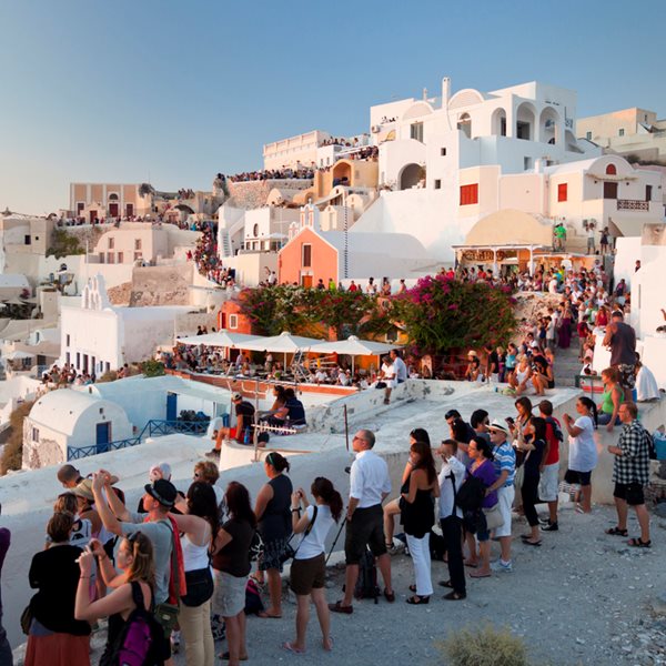 Το σχέδιο της κυβέρνησης για τουρίστες με κορονοϊό