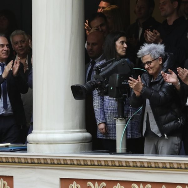 Τελέστηκε ο πρώτος γάμος ομόφυλου ζευγαριού παρουσία αστυνομικών