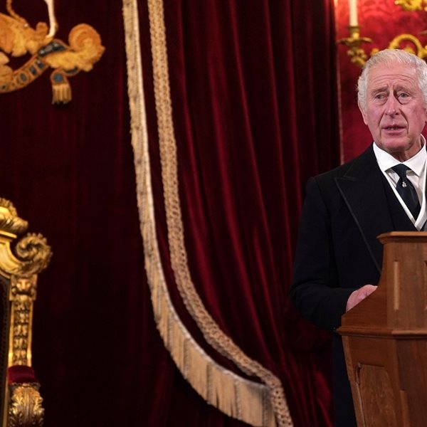 To Forbes αποκαλύπτει τη μυθική περιουσία του Καρόλου