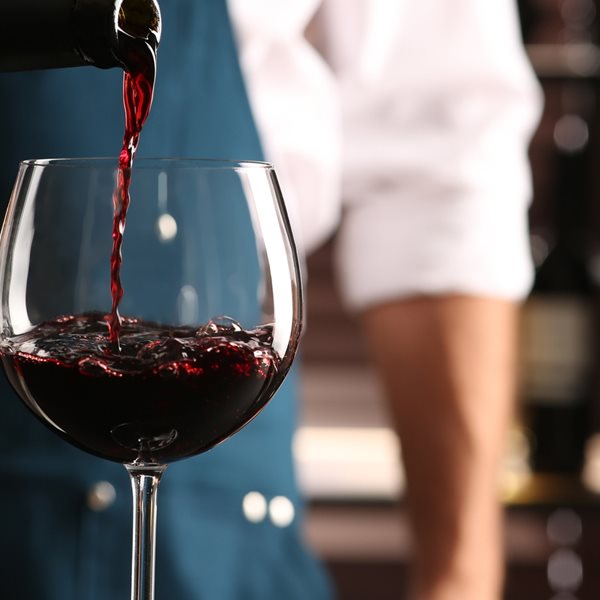 Έξυπνα κόλπα για να γίνεις οινογνώστης, ακόμα κι αν δεν έχεις ιδέα από κρασί