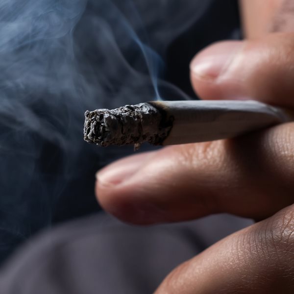 Διαπρέπουμε στο κάπνισμα: Η Ελλάδα στην 6η θέση των χωρών με τους περισσότερους καπνιστές