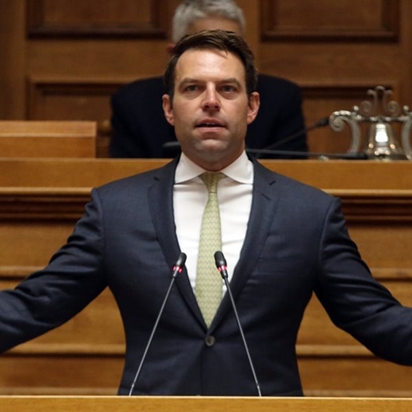 Ο Στέφανος Κασσελάκης ζήτησε συγγνώμη για τη δήλωση ότι θέλει να αποκτήσει γιους