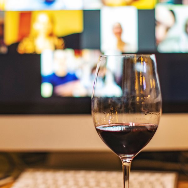 Η πανδημία αύξησε την κατανάλωση αλκοόλ