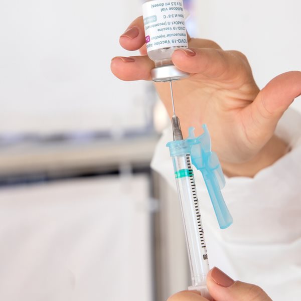 Τι θα γίνει με όσους έχουν κάνει την πρώτη δόση του εμβολίου της AstraZeneca