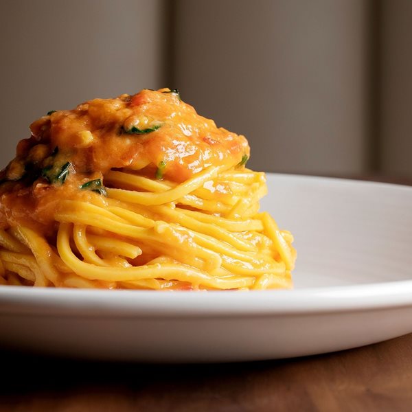 Σπαγγέτι με ντομάτα και βασιλικό, απλά και νόστιμα