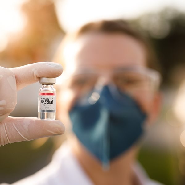 Γιατί πρέπει όλοι να κάνουμε το εμβόλιο κατά του κορονοϊού