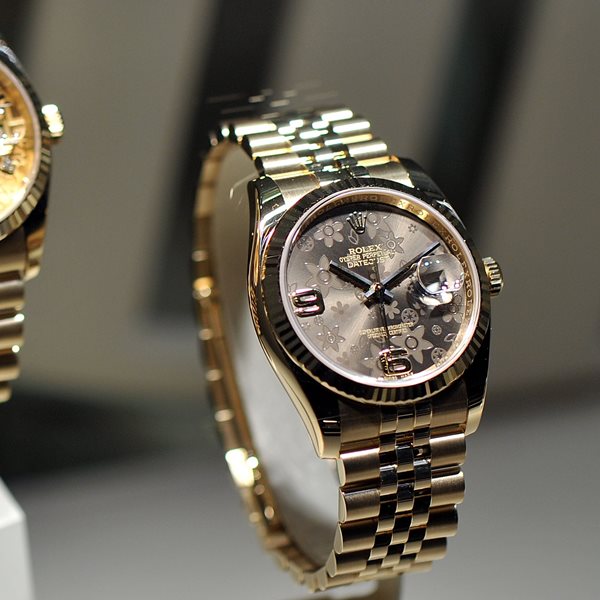 Αγοράζοντας Rolex αξίας 61,4 εκατ. Ευρώ