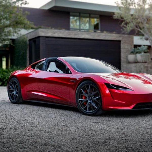 Το Tesla Roadster έρχεται το 2023, σύμφωνα με τον Elon Musk