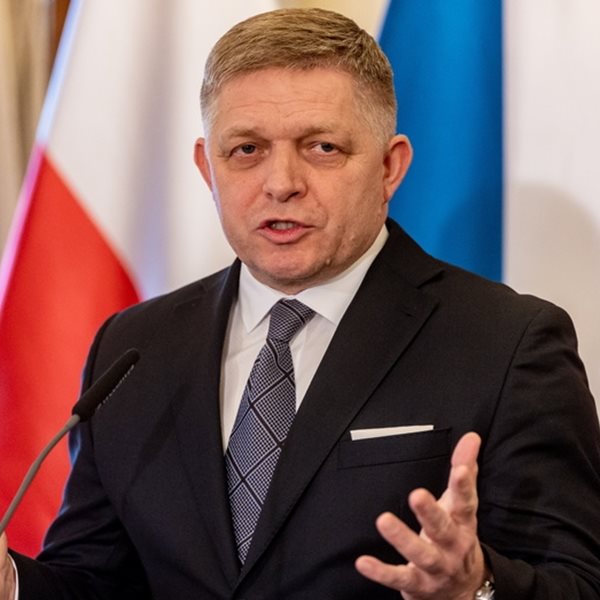 O πρωθυπουργός της Σλοβακίας Robert Fico ανέκτησε τις αισθήσεις του