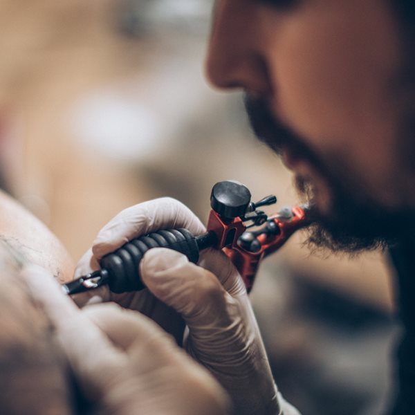 Γιατί κάνουμε τατουάζ; Η επιστήμη απαντά