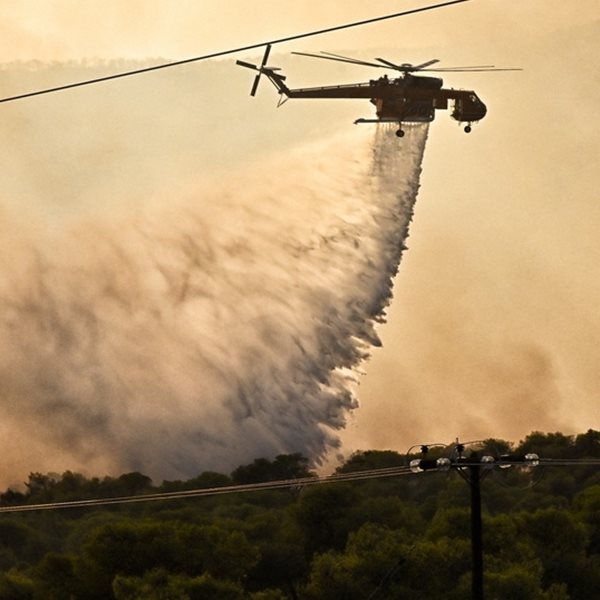 Σε εξέλιξη πυρκαγιές σε Λουτράκι, Δερβενοχώρια και Ρόδο