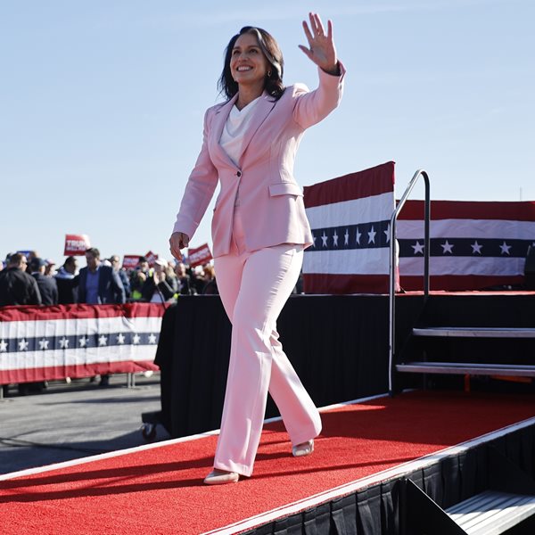 Η αμφιλεγόμενη περίπτωση της Tulsi Gabbard, της νέας επικεφαλής των μυστικών υπηρεσιών στις ΗΠΑ