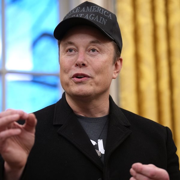 Ποια είναι η influencer που υποστηρίζει ότι γέννησε το 13ο παιδί του Elon Musk