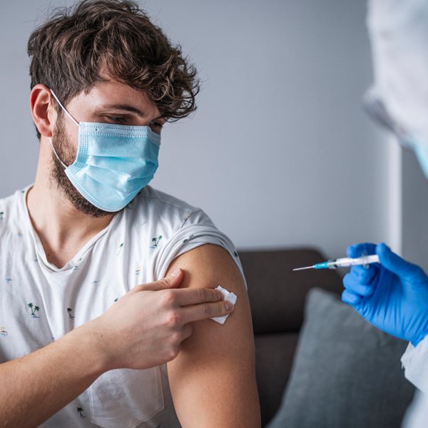 Τι πρέπει και τι δεν πρέπει να κάνεις πριν και μετά το εμβόλιο