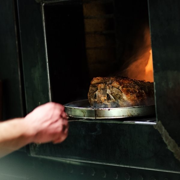 Οι Κυριακές έχουν ξανά Sunday Roast στο Vezene