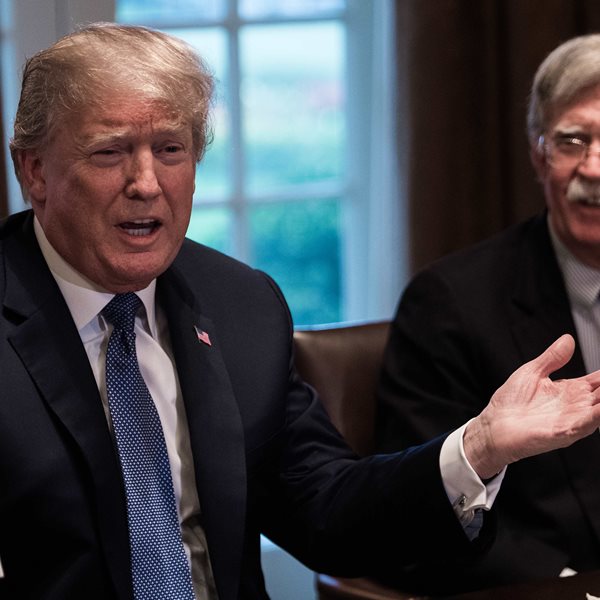 Για το βιβλίο που "καίει" τον Donald Trump την τελευταία λέξη έχουν οι αναγνώστες