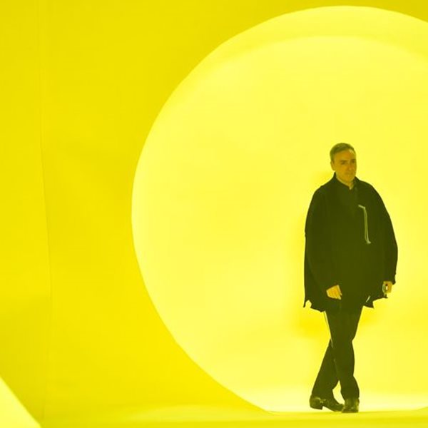 O Raf Simons στην καλλιτεχνική διεύθυνση του οίκου Prada
