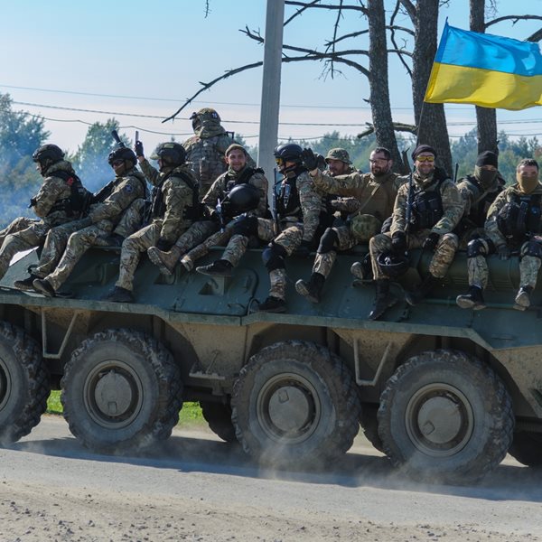 2 χρόνια μετά την έναρξη του πολέμου, η Ουκρανία παραμένει με 1000 τανκς