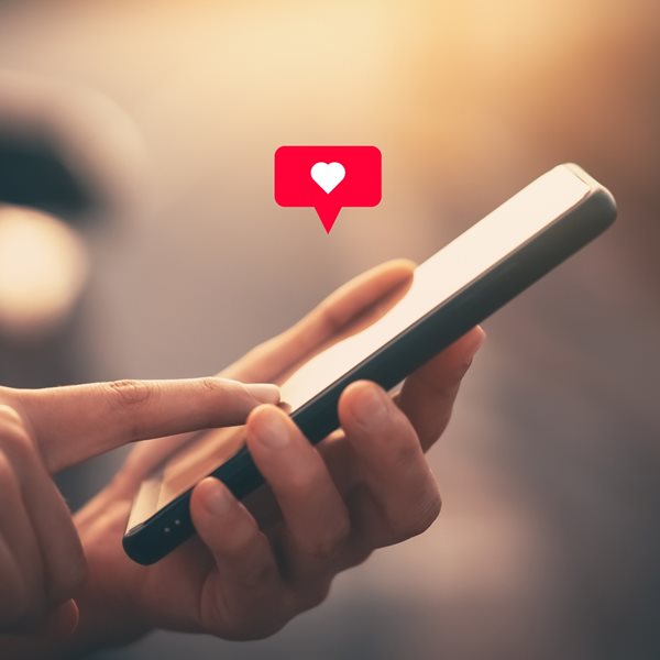 Από πότε το LinkedIn έγινε Tinder;