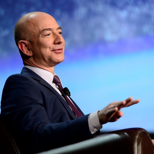 Τι συνέβη και ο Jeff Bezos πούλησε 1 εκ. μετοχές της Amazon